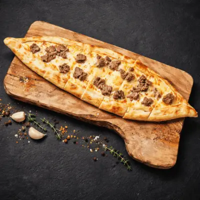 Kavurmalı Kaşarlı Pide